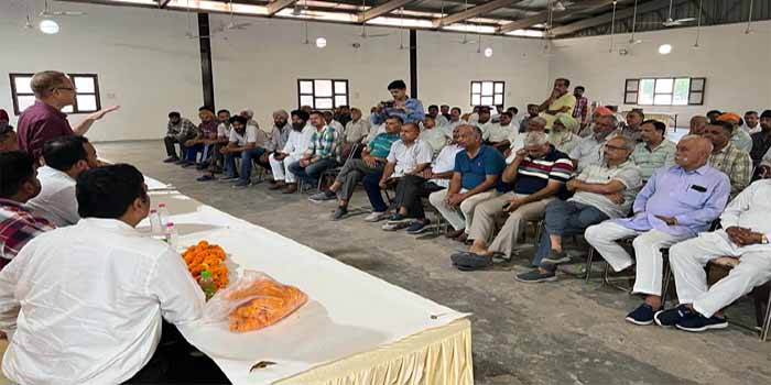 एयरपोर्ट के नए रास्ते में आ रही जमीन मालिकों के समर्थन में आये प्रदेश भाजपा अध्यक्ष Arun Sood