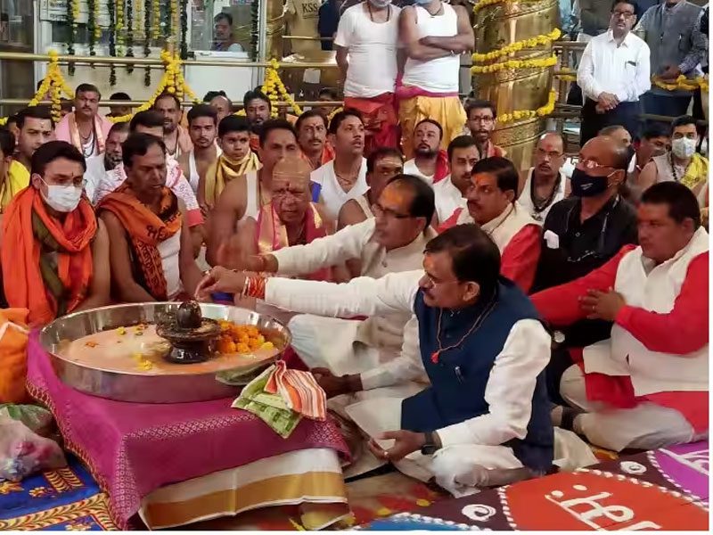 मध्यप्रदेश के CM शिवराज सिंह चौहान ने की श्री महाकालेश्वर मंदिर में पूजा -  Dainik Savera Times | Hindi News Portal