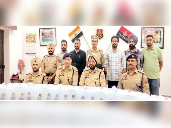 हथियार सप्लाई करने वाले गिरोह के 5 सदस्य गिरफ्तार, 21 पिस्तौल बरामद
