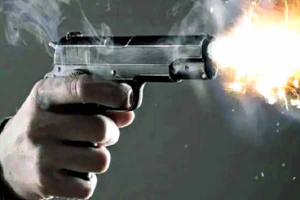 दो पूर्व छात्रों ने शिक्षक को गोली मारी, गिरफ्तार