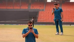 अहमदाबाद की पिच देख घबराए ‘कंगारू’!, ऑस्ट्रेलियाई कप्तान कमिंस ने खींची तस्वीरें…सोशल मीडिया पर वायरल