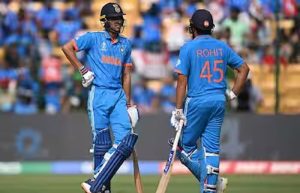India vs Australia LIVE: भारत को झटका, शुभमन गिल आउट, 4.2 ओवर के बाद 30/1