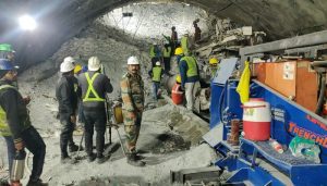 Uttarkashi Tunnel Rescue: मजदूरों को बचाने के लिए सेना ने संभाला मोर्चा, वर्टिकल ड्रिलिंग शुरू…20 मीटर तक हुई खुदाई