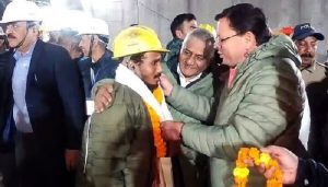 उत्तरकाशी सुरंग से सुरक्षित बाहर निकले 41 मजदूरों को सरकार देगी 1-1 लाख रुपए, बाबा बौखनाग का बनेगा भव्य मंदिर