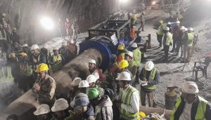 Uttarkashi Tunnel Rescue: 50 मीटर तक पहुंची वर्टिकल ड्रिलिंग, फंसे 41 मजदूरों को लेकर जल्दी आएगी खुशखबरी