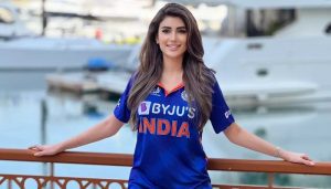 World Cup फाइनल से पहले अचानक इंटरनेट सनसनी बनी यह लड़की…सोशल मीडिया पर छाई, जानें क्यों है चर्चा में