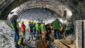 Uttarkashi Tunnel: रेस्क्यू ऑपरेशन जारी, पीएम मोदी ले रहे पल-पल की अपडेट…आज घटनास्थल पर जाएंगे गडकरी