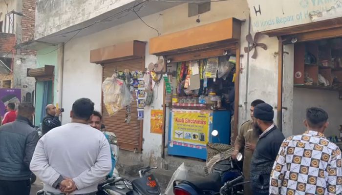 Jalandhar में बंदूक के बल पर दुकानदार से लूट, लूटेरे 40000 रुपए लेकर फरार