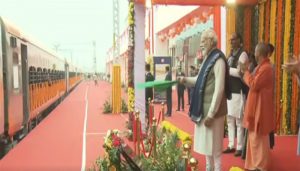 प्रधानमंत्री मोदी ने अयोध्या धाम स्टेशन का उद्घाटन किया, 6 वंदे भारत- 2 अमृत भारत को दिखाई हरी झंडी