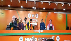 AAP की हरियाणा चुनाव अभियान समिति के अध्यक्ष Ashok Tanwar समर्थकों के साथ BJP में हुए शामिल