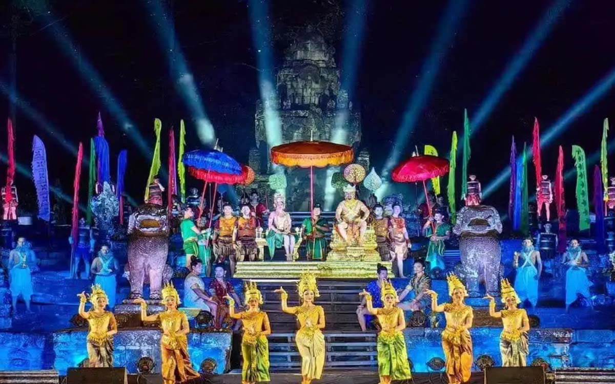 ली छ्यांग ने“चीन-कंबोडिया मानवीय और सांस्कृतिक आदान-प्रदान वर्ष”के लिये बधाई पत्र भेजा