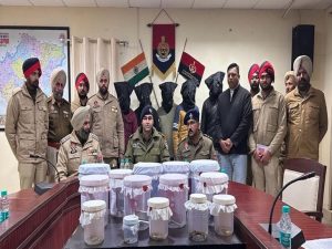 गुरदासपुर पुलिस ने पकड़ा नशा और हथियार तस्करी गिरोह; 6 वांछित आरोपियों को किया गिरफ्तार, 9 पिस्तौल बरामद