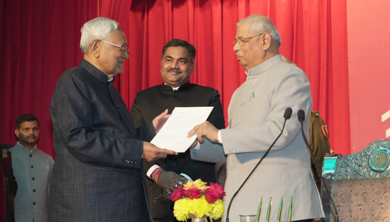 बिहार में नीतीश कुमार ने फिर बनाई भाजपा के साथ सरकार