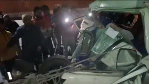 जालंधरः पठानकोट चौक में ट्रक ने महिंद्रा गाड़ी को मारी टक्कर, तीन युवक गंभीर रूप से घायल