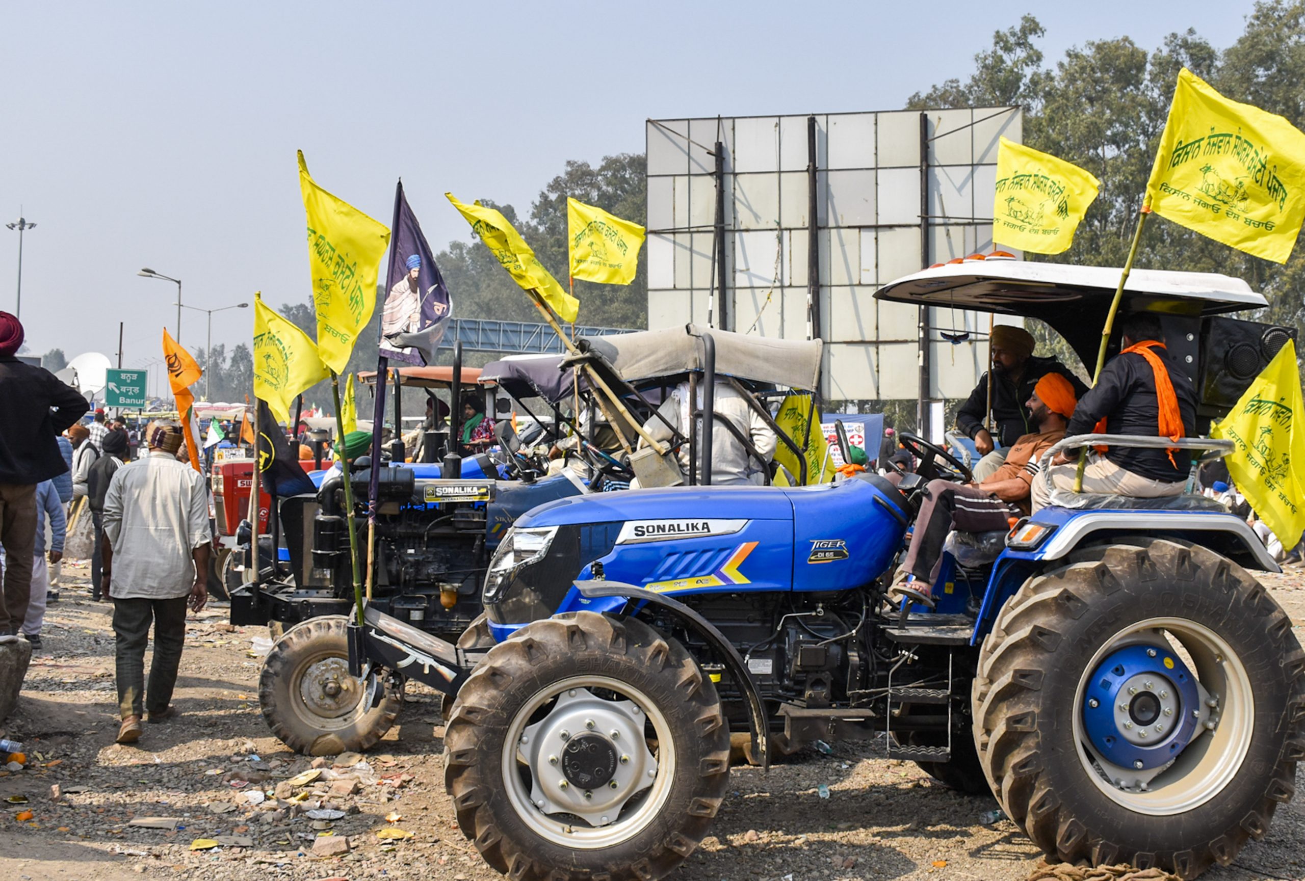 Farmer protest: हरियाणा में ट्रैक्टर मार्च, पंजाब में भाजपा नेताओं के घरों के बाहर धरना