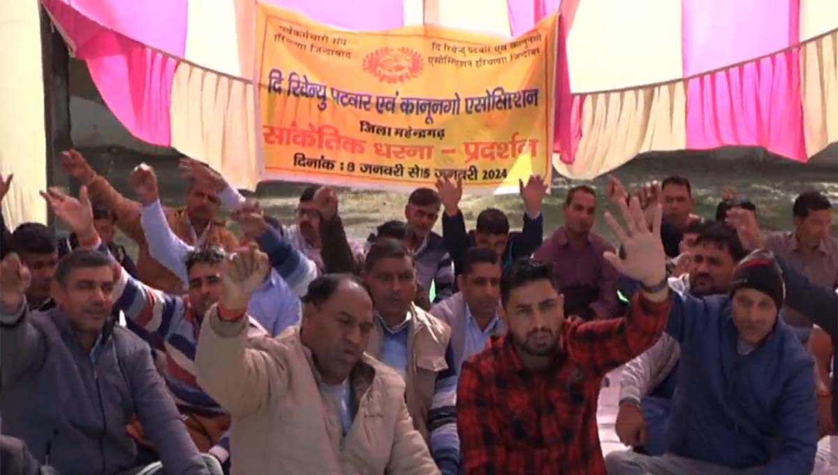 पटवारियों का धरना और हड़ताल जारी, सरकार को राजस्व का करोड़ों रुपए का नुकसान
