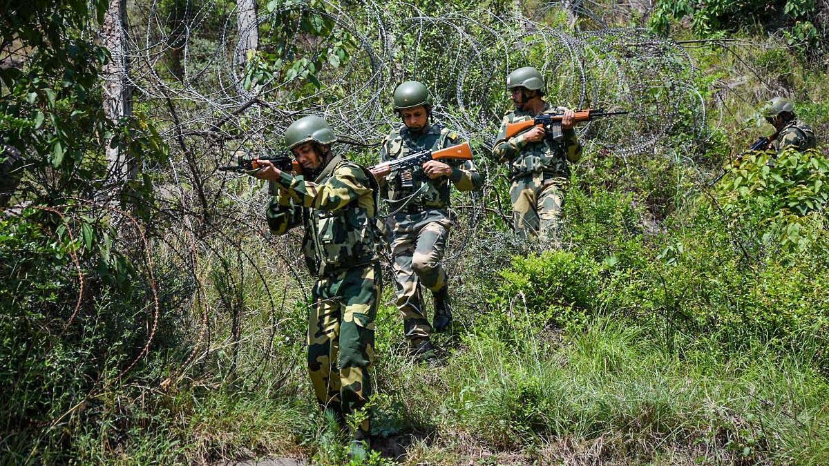 भारतीय सेना ने जम्मू-कश्मीर के पुंछ में LoC पर पाक ड्रोन हमले की कोशिश को किया नाकाम