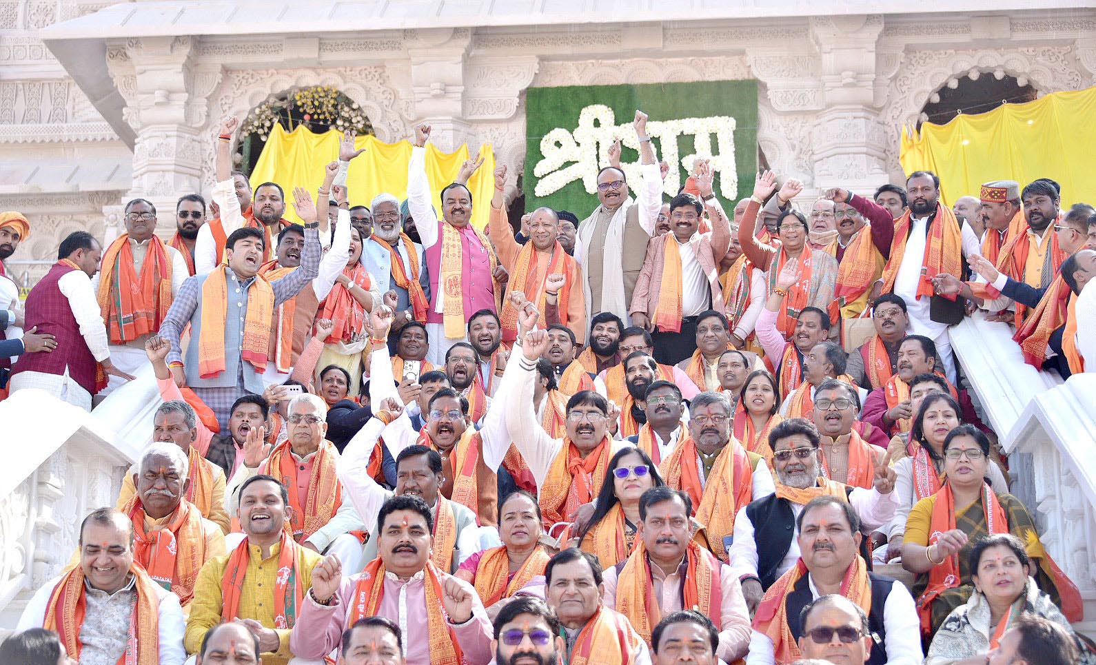 UP के विधायकों ने अयोध्या में राम मंदिर में पूजा की, सपा विधायक रहे दूर