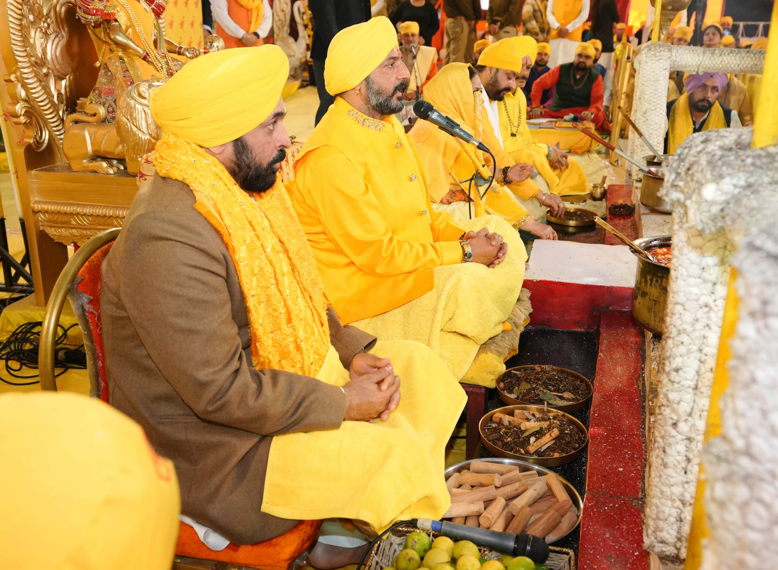 CM Bhagwant Maan ने बगलामुखी धाम में टेका माथा, लोगों की समृद्धि, शांति और प्रगति के लिए की प्रार्थना