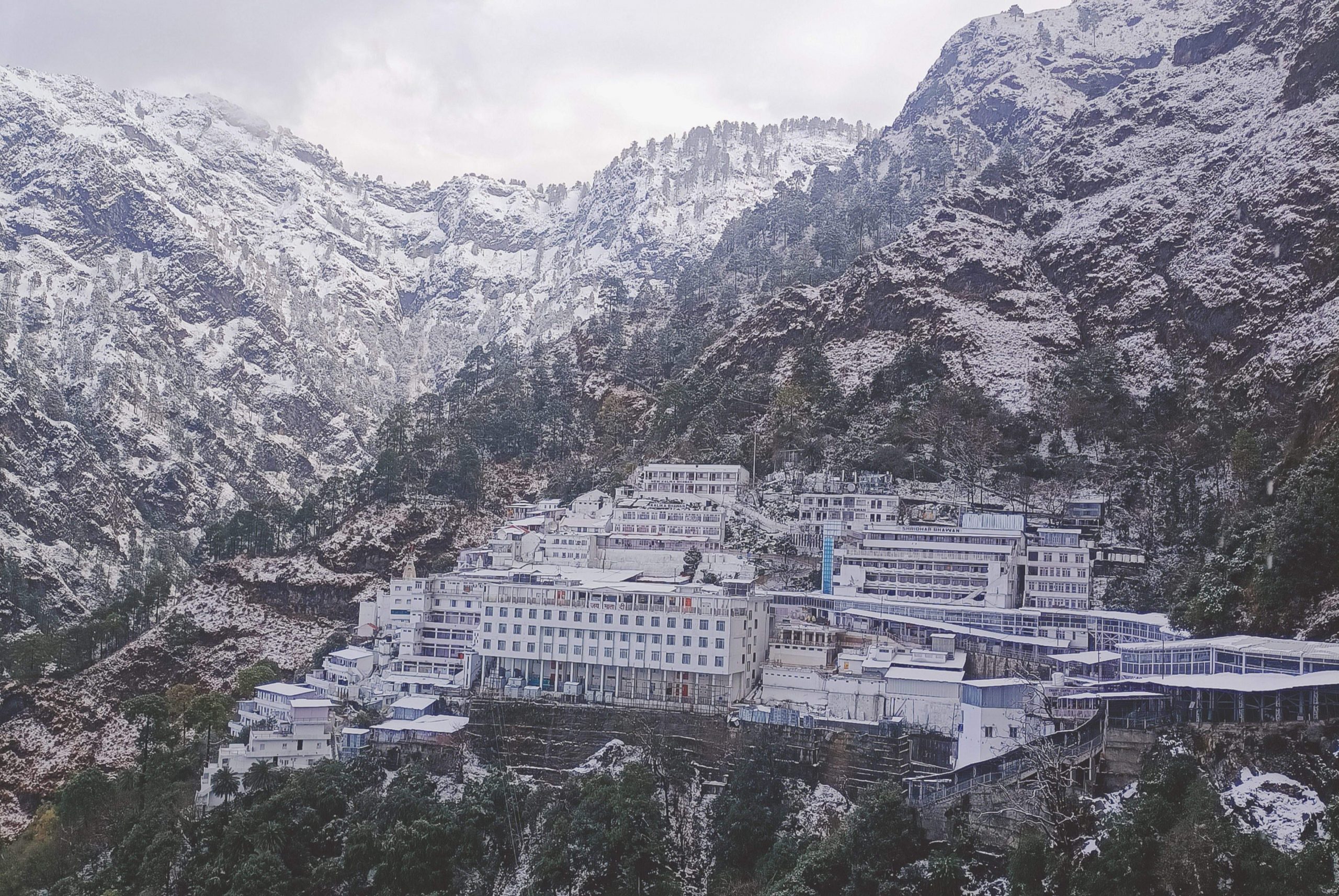 नए साल पर माता वैष्णो देवी यात्रा: प्रशासन ने श्रद्धालुओं के लिए किए पुख्ता इंतजाम