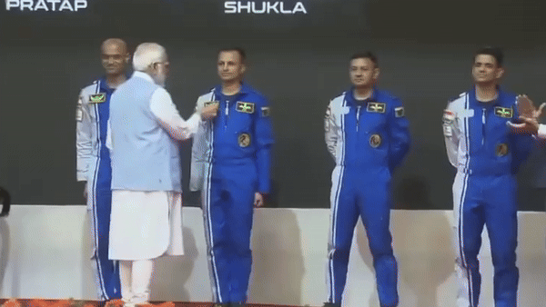Gaganyaan Mission के लिए अंतरिक्ष में जाने वाले चार अंतरिक्ष यात्रियों के नामों की पीएम मोदी ने घोषणा की