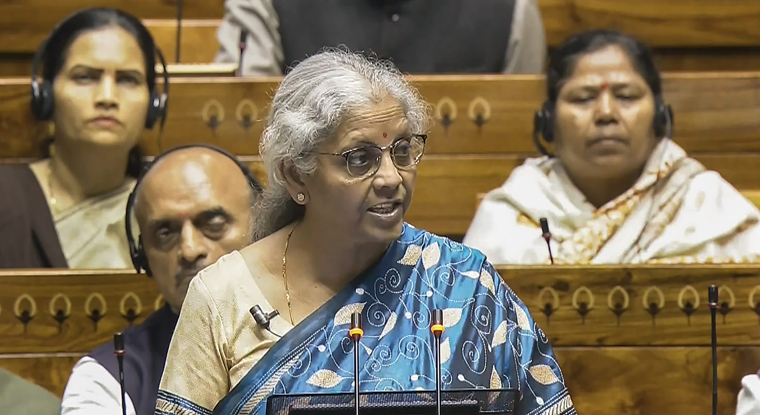 Budget 2024 : वित्त मंत्री ने तीन नए रेलवे आर्थिक गलियारों की घोषणा, दो करोड़ से बढ़ाकर तीन करोड़ लखपति दीदी बनाने का लक्ष्य, विस्तार से पढ़ें बजट की मुख्य बातें