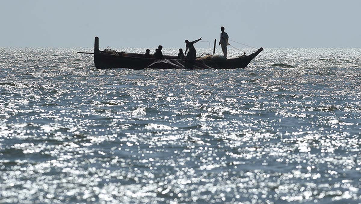 Indonesia: Fishing boat capsizes near Sulawesi island, two dead and 24 missing – Dainik Savera Times