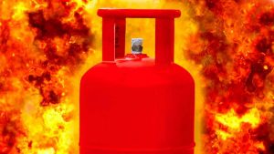 Deoria cylinder blast : चाय बनाते समय सिलेंडर फटा, महिला समेत परिवार के चार लोगों की मौत