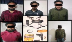 BSF ने गुरदासपुर सेक्टर में 5 नशा तस्कर पकड़ कर पुलिस को सौंपे, हेरोइन, हथियार और ड्रोन बरामद