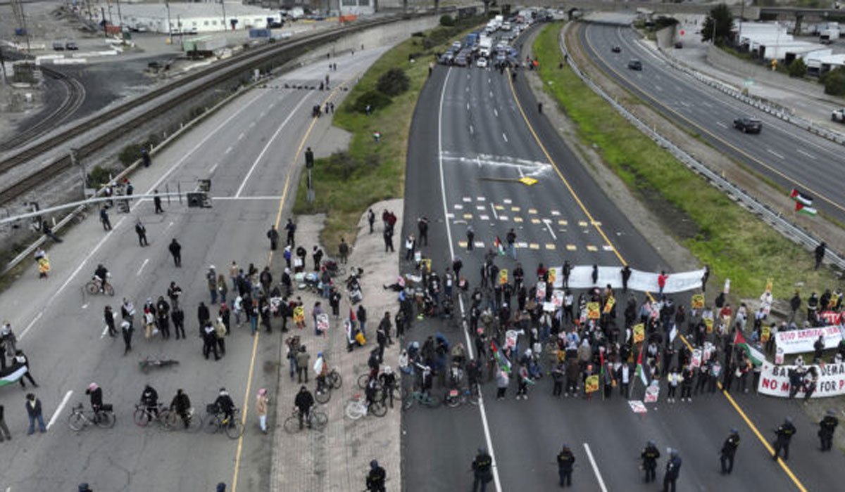 Pro-Palestine protesters in America closed the highways leading to airports – Dainik Savera Times