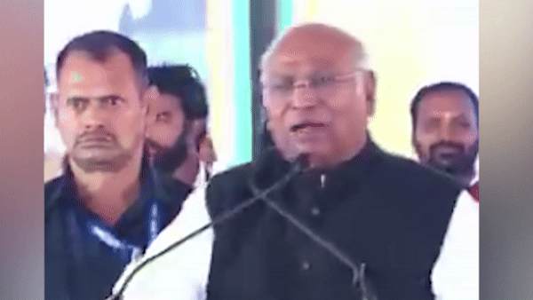 Mallikarjun Kharge ने की अपील, कहा- “तानाशाही की बेलगाम ताकत को हराने के लिए करें वोट”