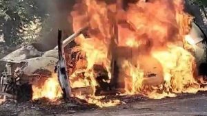 BA की परीक्षा दे वापस लौट रहे पति- पत्नी की कार पेड़ से टकराई, लगी आग, जलकर दर्दनाक मौत
