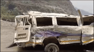 उत्तराखंड में दर्दनाक हादसाः यात्रियों से भरा टेम्पो ट्रैवलर अलकनंदा नदी में गिरा, 10 की मौत, कई लोग घायल