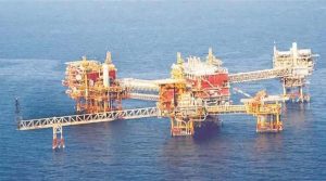 ONGC को मुंबई हाई तेल क्षेत्र में घटते उत्पादन की स्थिति बदलने के लिए विदेशी भागीदारों की तलाश