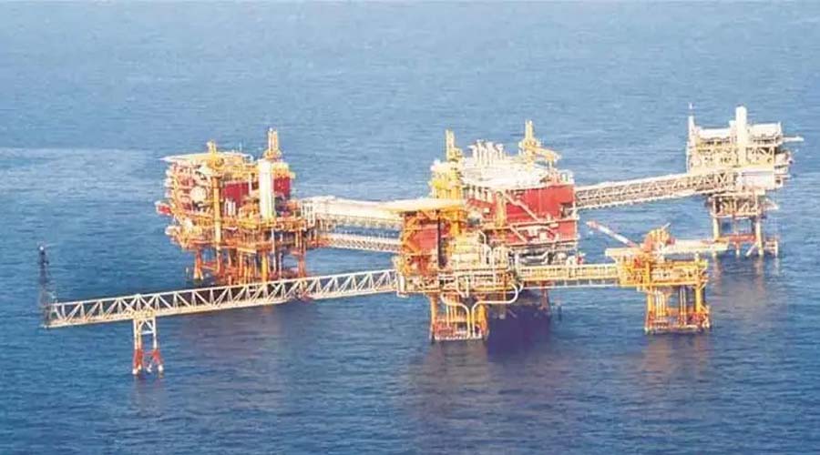ONGC को मुंबई हाई तेल क्षेत्र में घटते उत्पादन की स्थिति बदलने के लिए विदेशी भागीदारों की तलाश