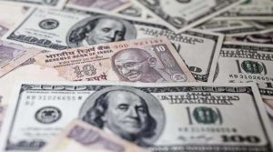 रुपया शुरुआती कारोबार में 6 पैसे की बढ़त के साथ 83.37 प्रति डॉलर पर पहुंचा