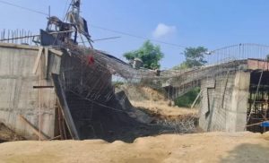 Bihar bridge collapses: बिहार में एक और निर्माणाधीन ब्रिज भरभराकर गिरा, राज्य में एक हफ्ते की अंदर ऐसी तीसरी घटना