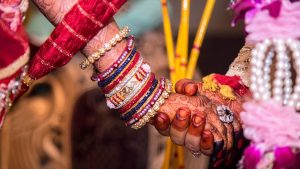 Gonda News : पति ने जबरन करा दी अपनी पत्नी की शादी दूसरे आदमी से, वजह जानकर हैरान रह जाएंगे आप