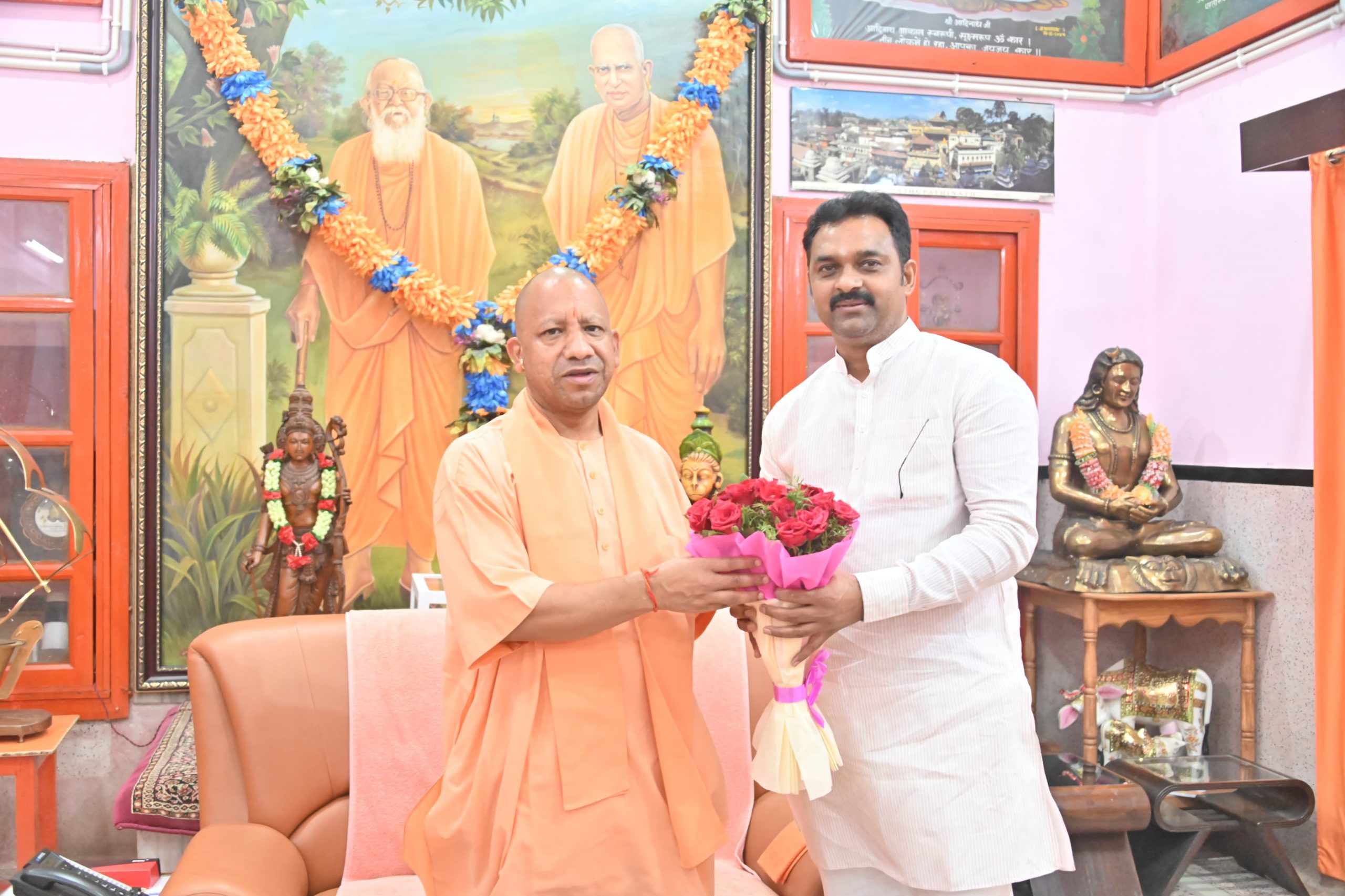 केंद्रीय राज्यमंत्री पंकज चौधरी व कमलेश पासवान ने की CM Yogi से भेंट