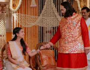 अनंत-राधिका की शादी आज: बारात दोपहर 3 बजे जियो वर्ल्ड सेंटर पहुंचेगी; अंबानी परिवार ने शिव शक्ति पूजा की