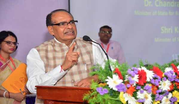 गरीबी मुक्त गांव हमारे प्रधानमंत्री का सपना और संकल्प है: शिवराज सिंह चौहान