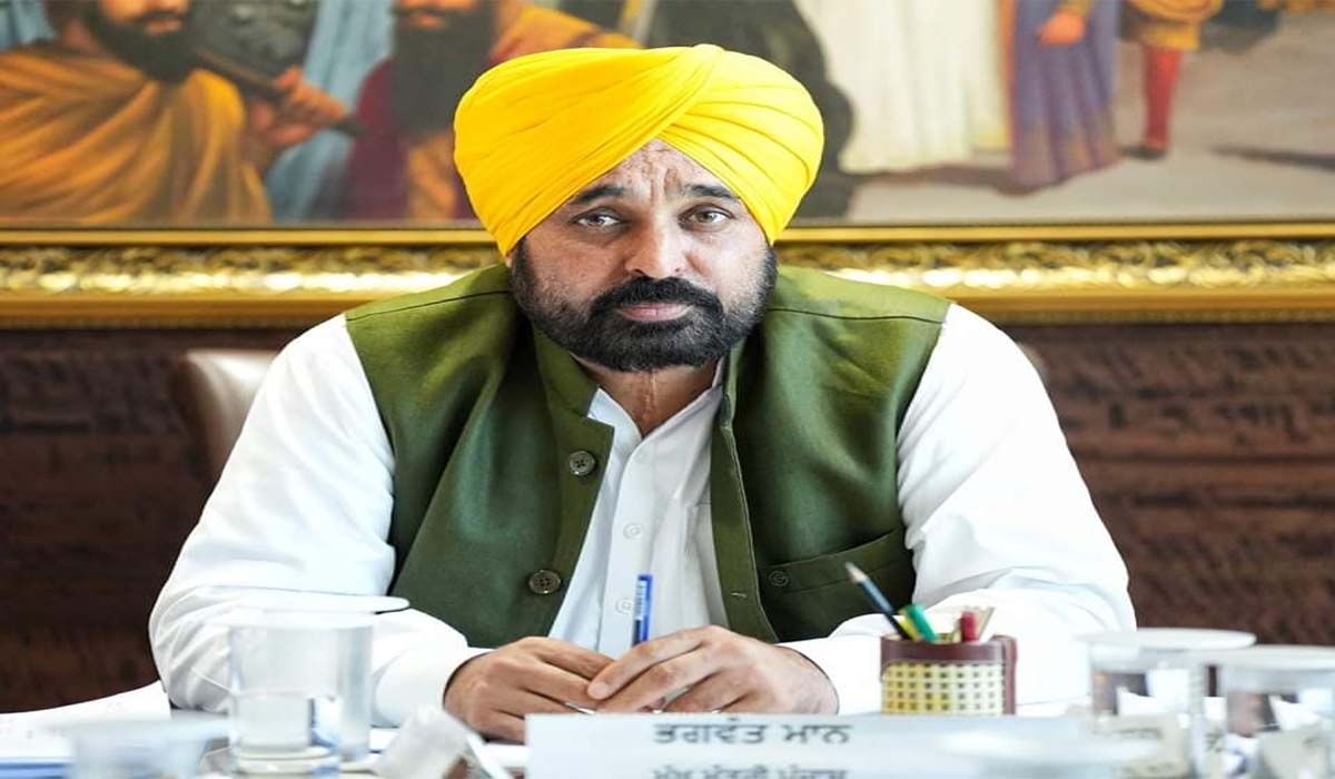 पंजाब के CM Bhagwant Mann पहुंचे मुंबई, उद्योगपतियों और फिल्मी हस्तियों से करेंगे मुलाकात