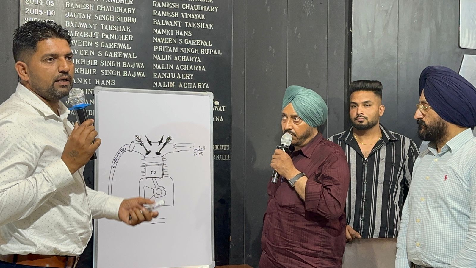 बुलेट मोटर मैकेनिकों ने पंजाब पुलिस को दिया तथ्य, क्यों बुलेट मोटरसाइकिल मारते हैं पटाखे
