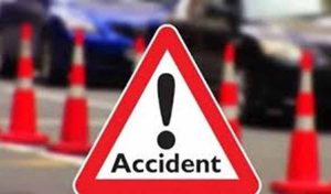Road Accident : ट्रक और बाइक की भिड़ंत, महिला सहित मासूम बच्चे की हुई मौत, दो घायल