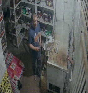 बदमाशों ने शराब की दुकानों को बनाया निशाना…कर्मचारियों से लूटे 1. 82 लाख, CCTV Video आया सामने