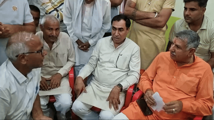 Chaudhary Dharamveer Singh और Kanwar Singh Yadav ने कार्यकर्ताओं ली मीटिंग, जीत का दिया मूल मंत्र