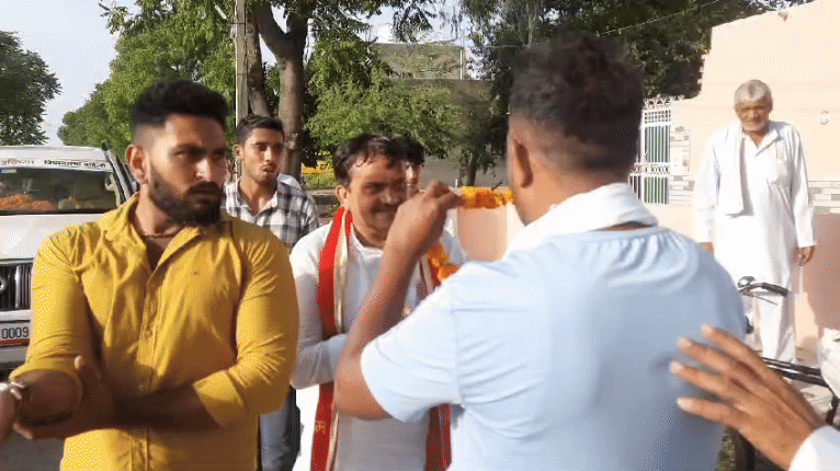 बादली हल्के में Ajit Gulia का ड़ोर टू डोर चुनाव अभियान जारी, लोगो का मिल रहा खूब समर्थन