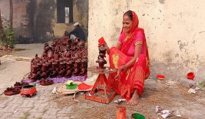 त्योहारी मांग पर 30 ट्रक टेराकोटा उत्पादों की हुई अन्य राज्यों में आपूर्ति