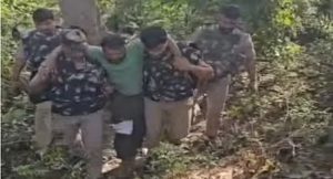 पुलिस और गो तस्करों की मुठभेड़ में एक तस्कर के पैर में लगी गोली