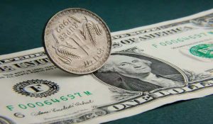 Rupee vs Dollar: रुपया शुरुआती कारोबार में अमेरिकी डॉलर के मुकाबले 84.07 पर स्थिर पर पहुंचा